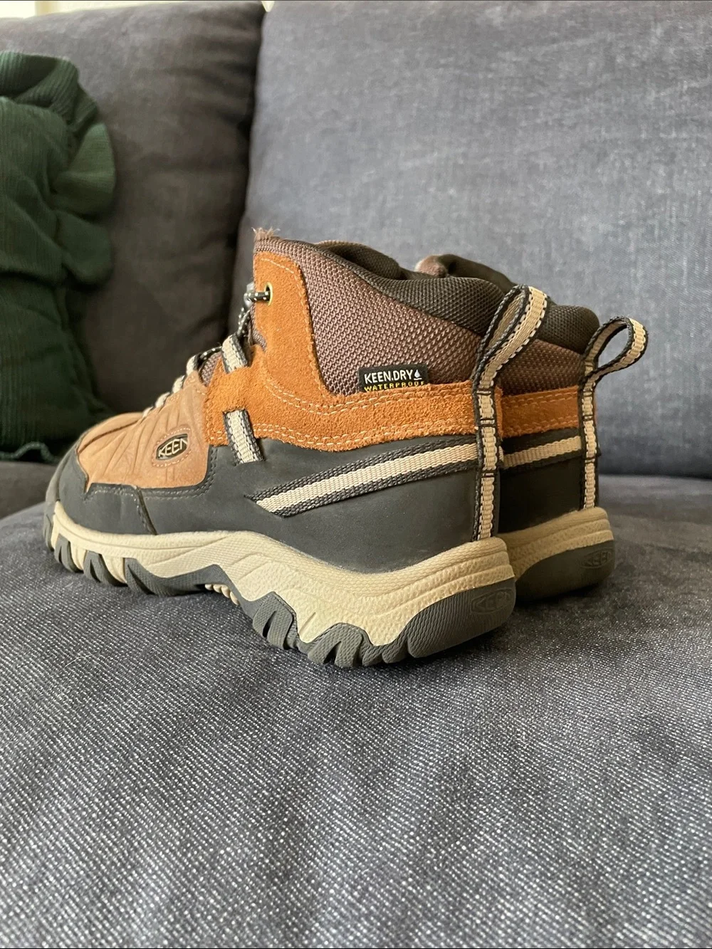 Keen Targhee IV mid hiking boots brown waterproof leather - big kids size 2